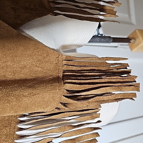 Ones‎ and Amanda western vest with fringe. Size large. Soft and lightweight. - Picture 3 of 8